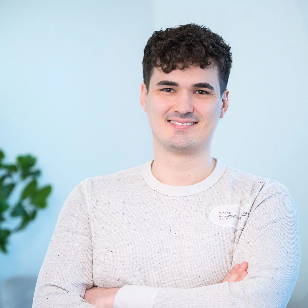 Strategieberatung – Dominik, Berater im Büro, Beratungsstufe 2