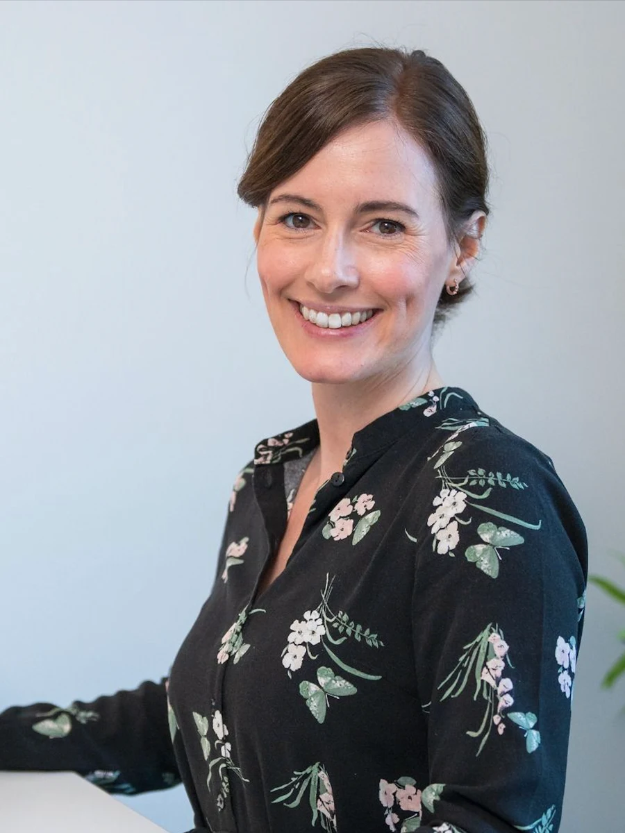 Jasmine Passegger, BA